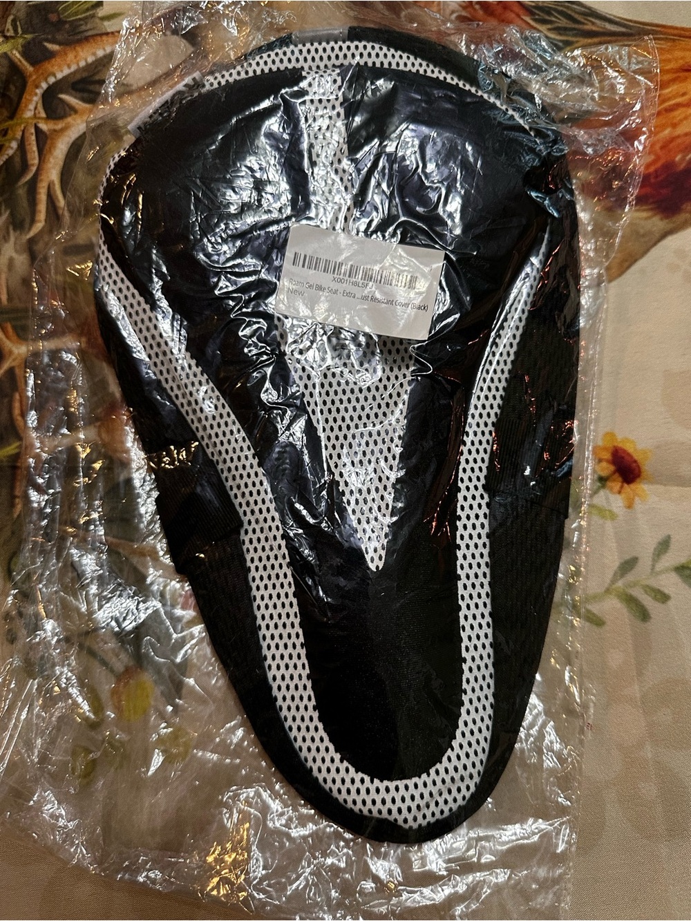 Black and White Mesh Gel Padded Bicycle Saddle Cover